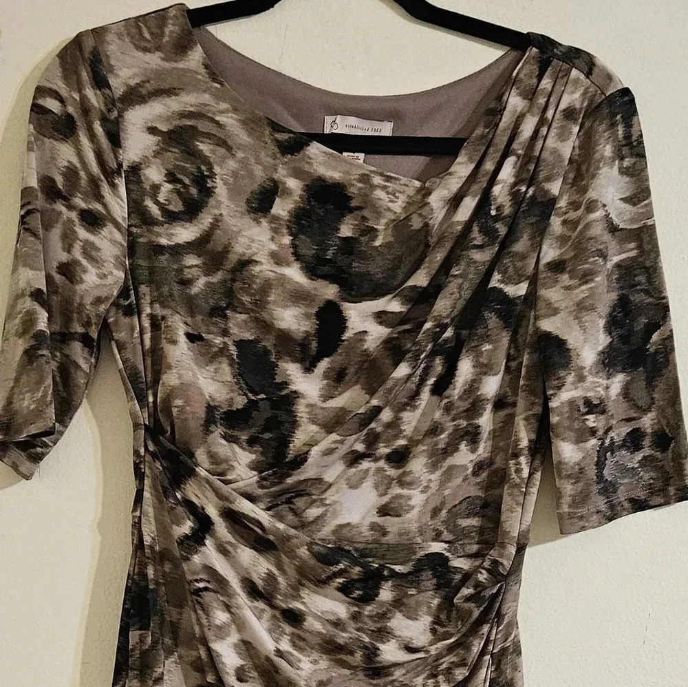CB Abstract Ruched Dress - Picture 4 of 4